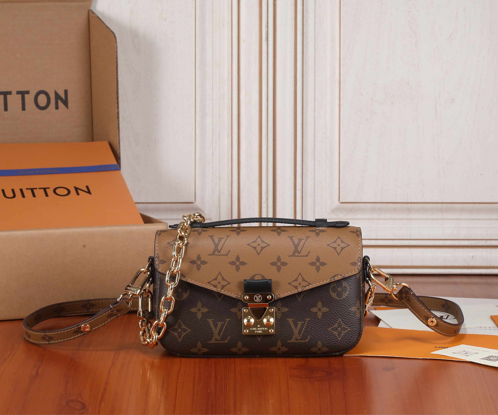 Louis Vuitton Pochette Metis East West